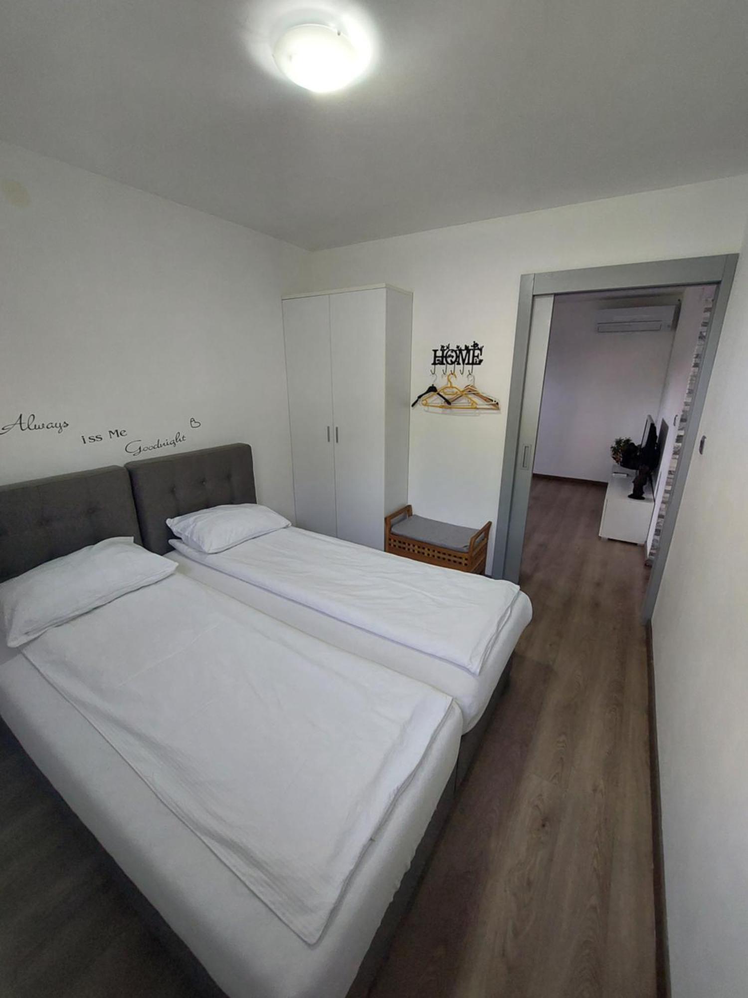 Appartamento Spring Apt With Garden And Free Secure Parking Domžale Esterno foto