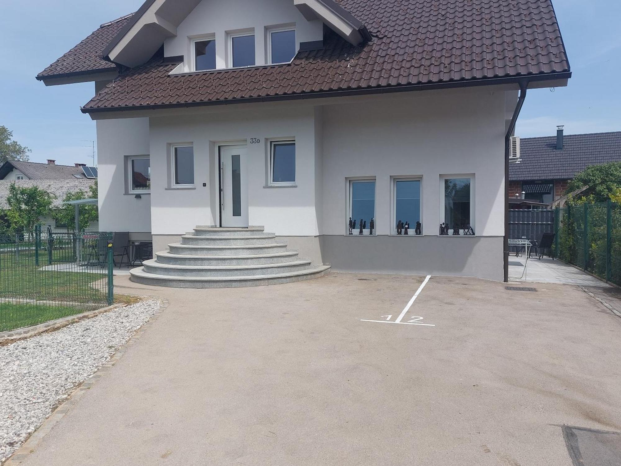 Appartamento Spring Apt With Garden And Free Secure Parking Domžale Esterno foto